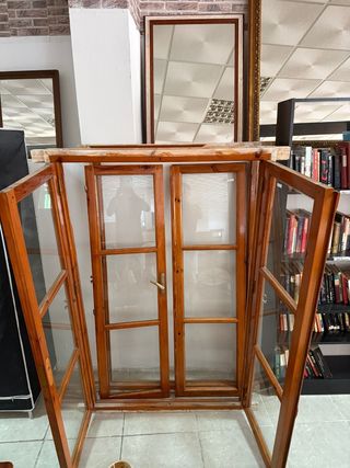 Ventanal de madera con cristales