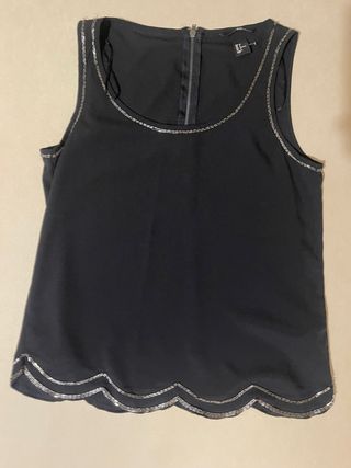 Blusa H&M sin mangas con detalles plateados
