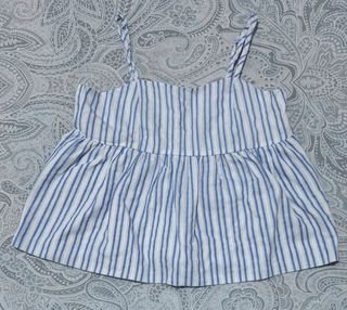 Camisa de tiras rayada azul y blanca