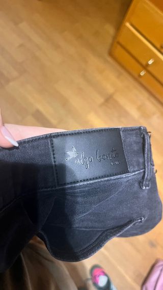 Vaqueros negros estampado leopardo Algo bonito