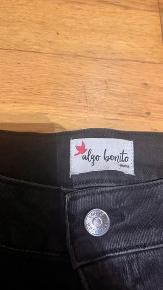 Vaqueros negros estampado leopardo Algo bonito