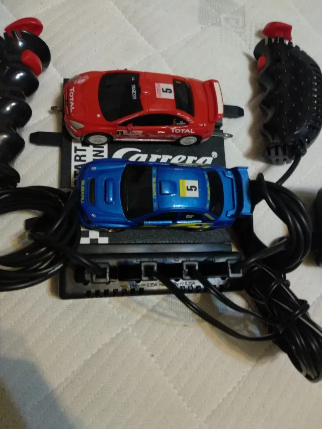 Transformador y 2 mandos Carrera y dos coches