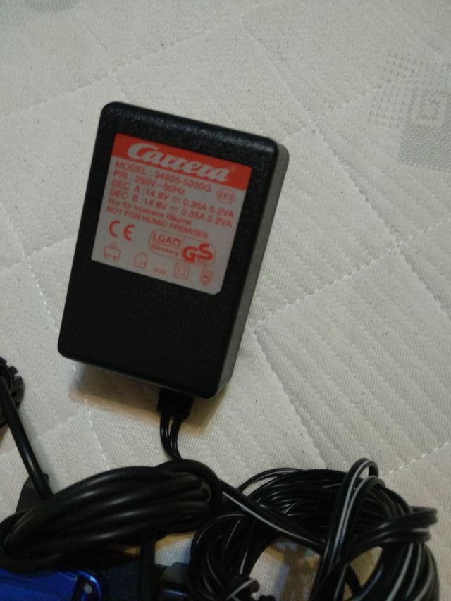 Transformador y 2 mandos Carrera y dos coches