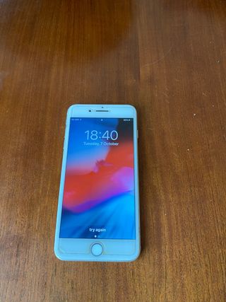 iPhone 7 Plus Plata con funda