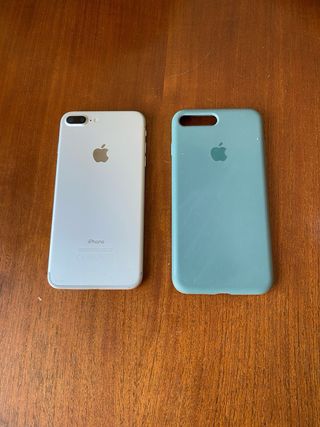 iPhone 7 Plus Plata con funda