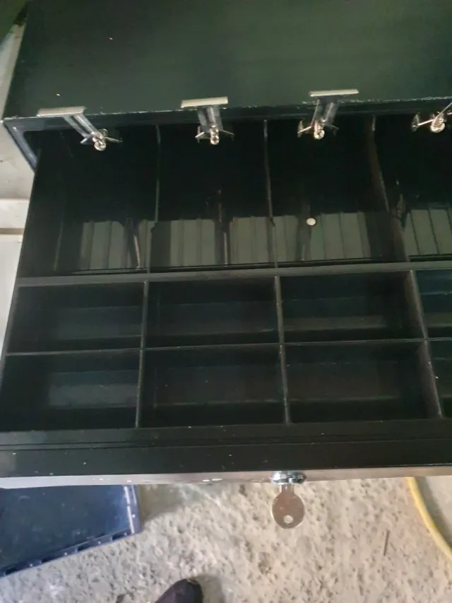 Scatola per banconote con chiave