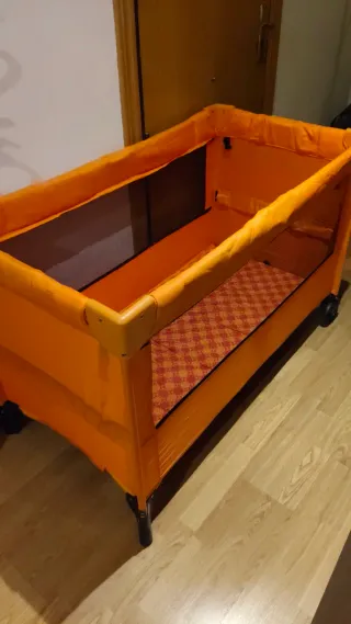 Cuna de viaje naranja