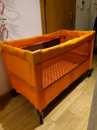 Cuna de viaje naranja