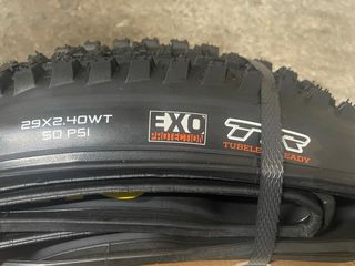 Cubierta Maxxis Forekaster 29x2.40 TR