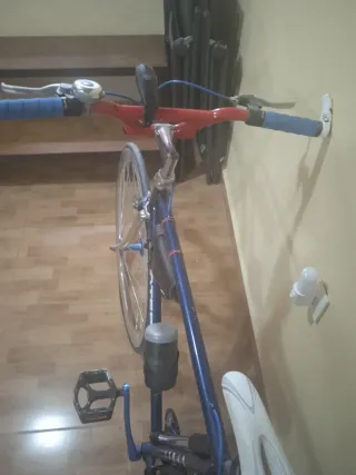 Bicicleta carretera fixie azul .personalizada