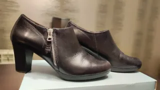 Zapatos abotinados de piel negros con cremallera