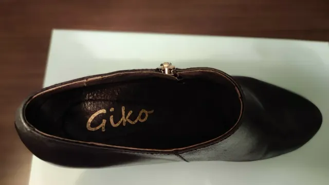 Zapatos abotinados de piel negros con cremallera