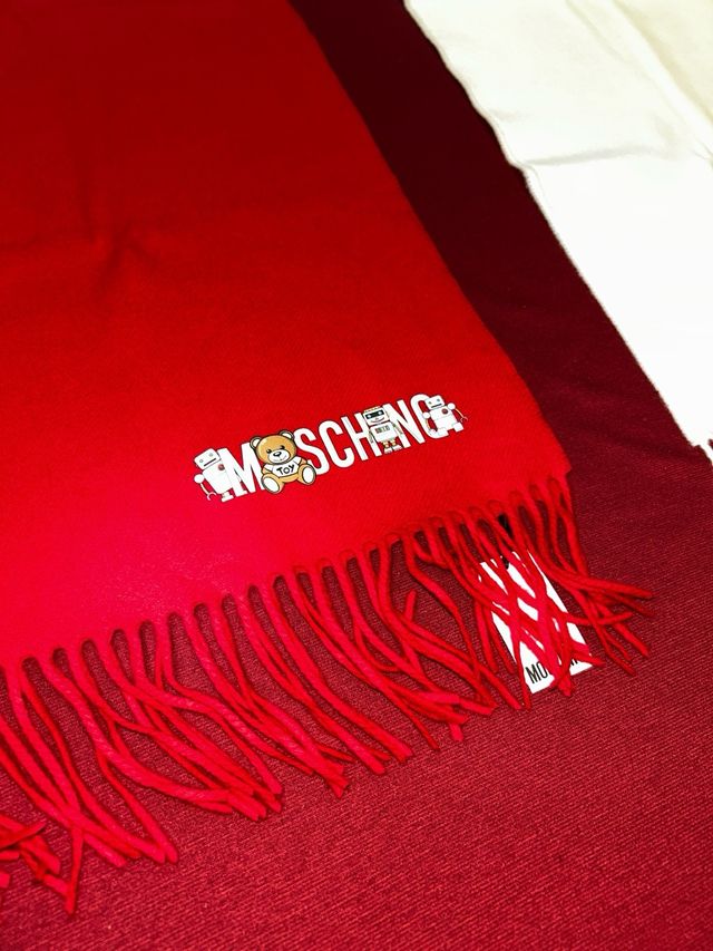 Bufanda Moschino Roja