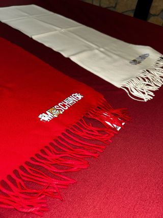 Bufanda Moschino Roja