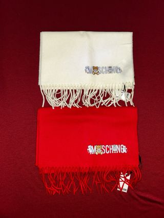 Bufanda Moschino Roja