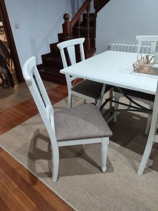 Mesa de comedor blanca con 6 sillas