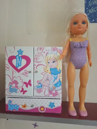 Muñeca Nancy con armario