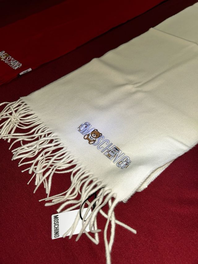 Bufanda Moschino Blanca