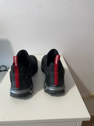 Zapatillas Salomon Deportivas Negras y Plateadas