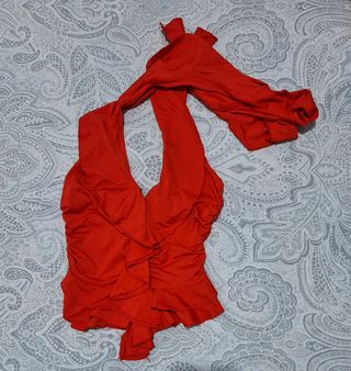 Top rojo con volantes