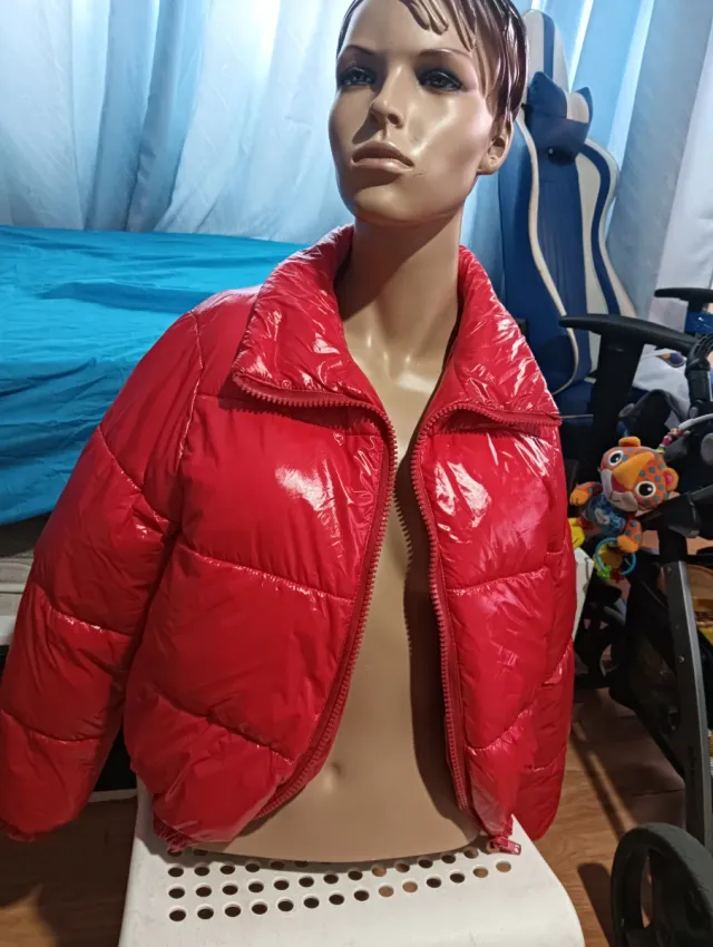 Chaqueta acolchada roja brillante