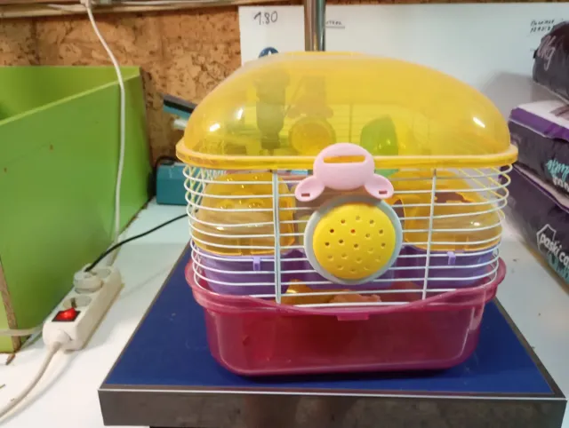 Jaula para hámster rosa y amarilla Con los accesor