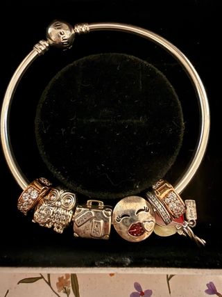 Pulsera Pandora y 6 Charms