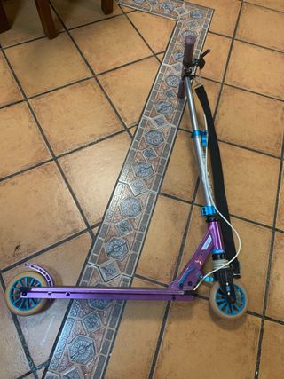 Patinete morado