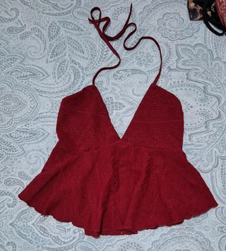 Top rojo de tirantes en cuello en halter