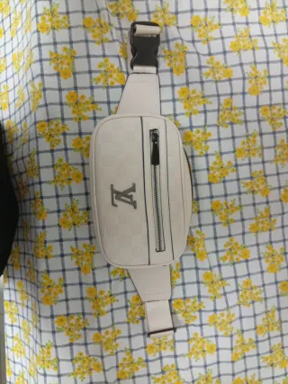 Riñonera Louis Vuitton Cuadros Blanco y Negro