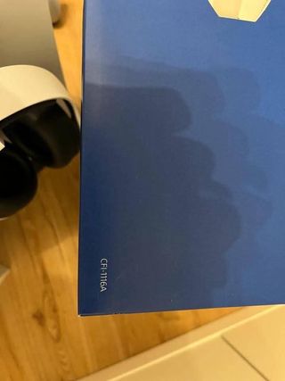 PS5 con caja, suscripción PS+ y selección de juego