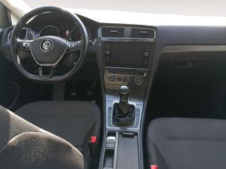Volkswagen Golf Advance