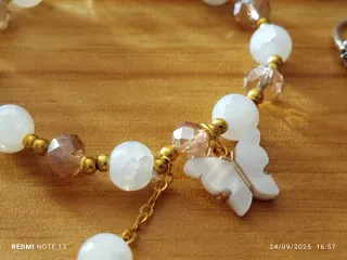 Pulsera cuentas blancas mariposa y 6 anillos plate