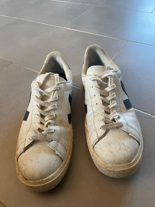 Zapatillas Veja Blancas y Negras