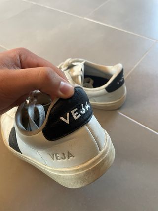 Zapatillas Veja Blancas y Negras