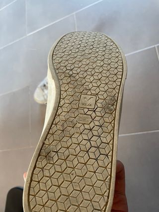 Zapatillas Veja Blancas y Negras