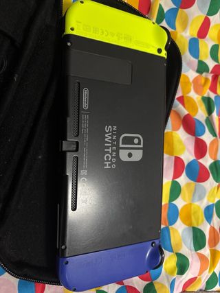 Nintendo Switch Azul y Amarillo