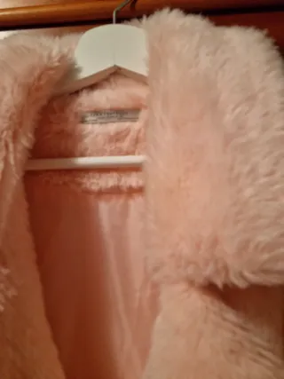 Abrigo pelo rosa bebé largo