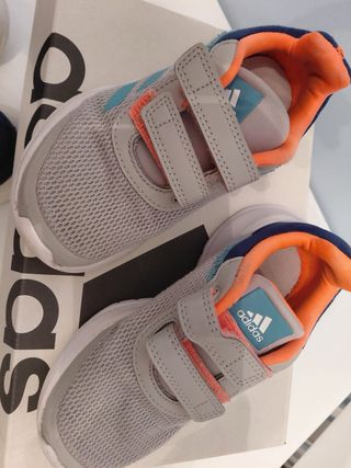 2 paia scarpe Adidas n. 28 e 29