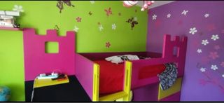 Litera infantil castillo rosa y verde
