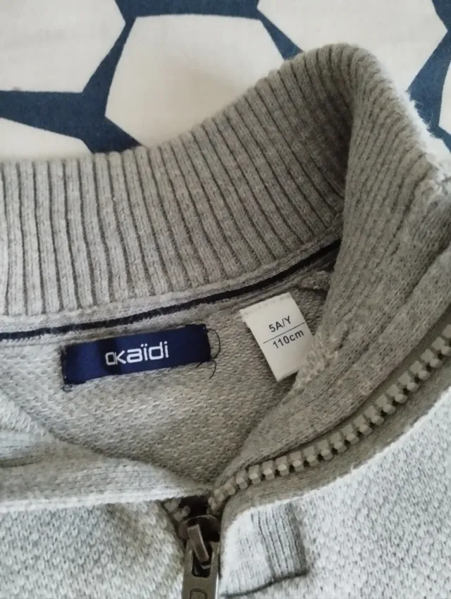 Jersey niño 5 años gris cuello cremallera. Okaïdi
