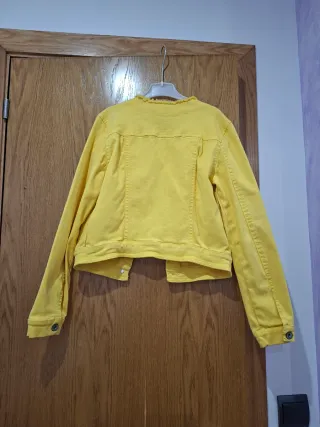 Chaqueta vaquera amarilla Mayoral TALLA 14 NIÑA. 