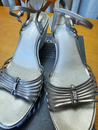 Sandalias cuña Geox color platino