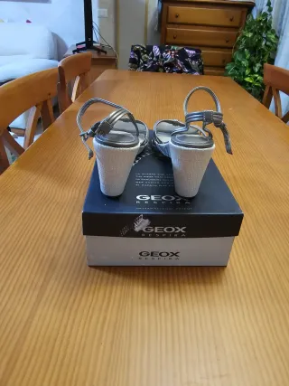 Sandalias cuña Geox color platino