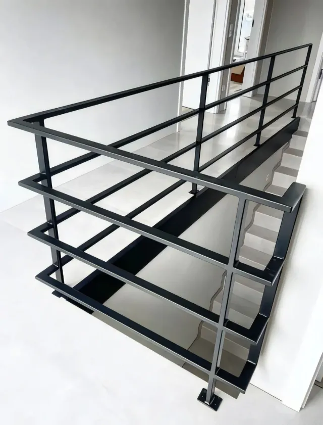 Barandilla moderna de metal negro