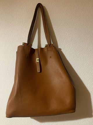 Bolso de cuero.