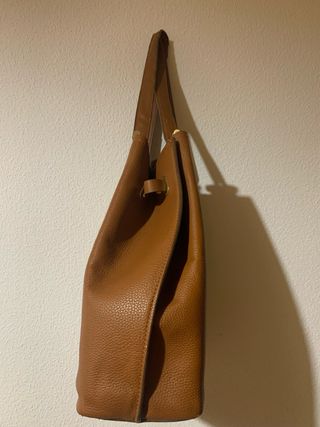 Bolso de cuero.
