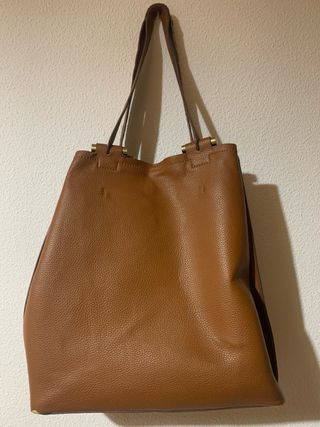 Bolso de cuero.
