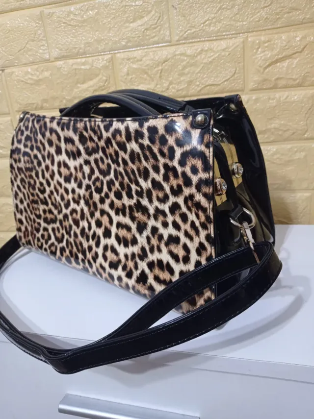 Bolso estampado leopardo y negro
