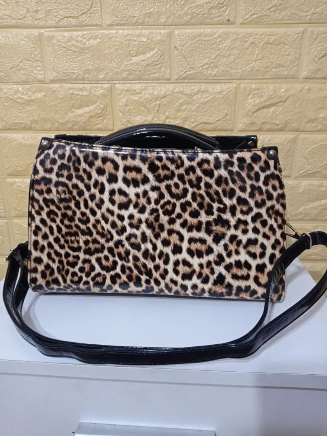 Bolso estampado leopardo y negro